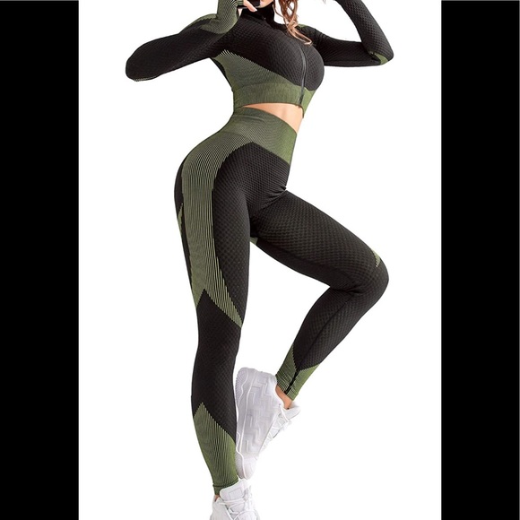 BRAND NEW 2 PIECE WOMENS TRACKSUIT/ WORKOUT OUTFIT. (GREEN/BLACK) - Picture 4 of 5